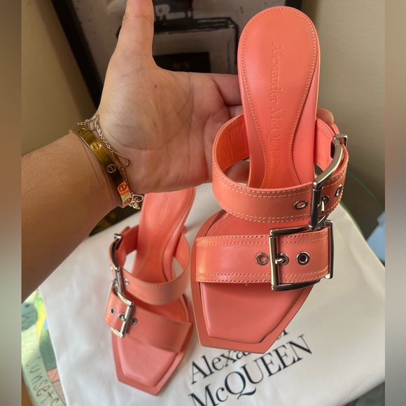 SALE✨ALEXANDER MCQUEEN double bucket pink mule in apricot 🌷 - Picture 9 of 15